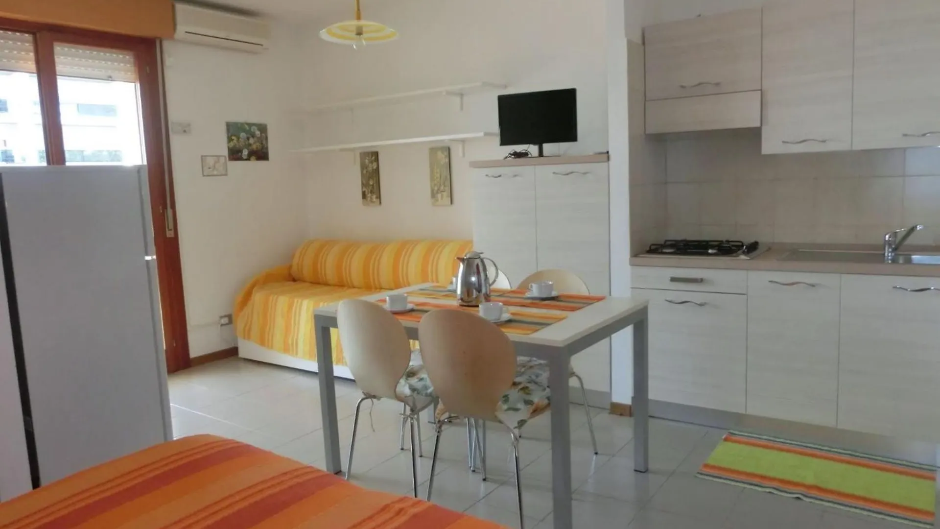 Apartment Coastal Comfort In A Cozy Studio Seaview Studio Bibione Italy